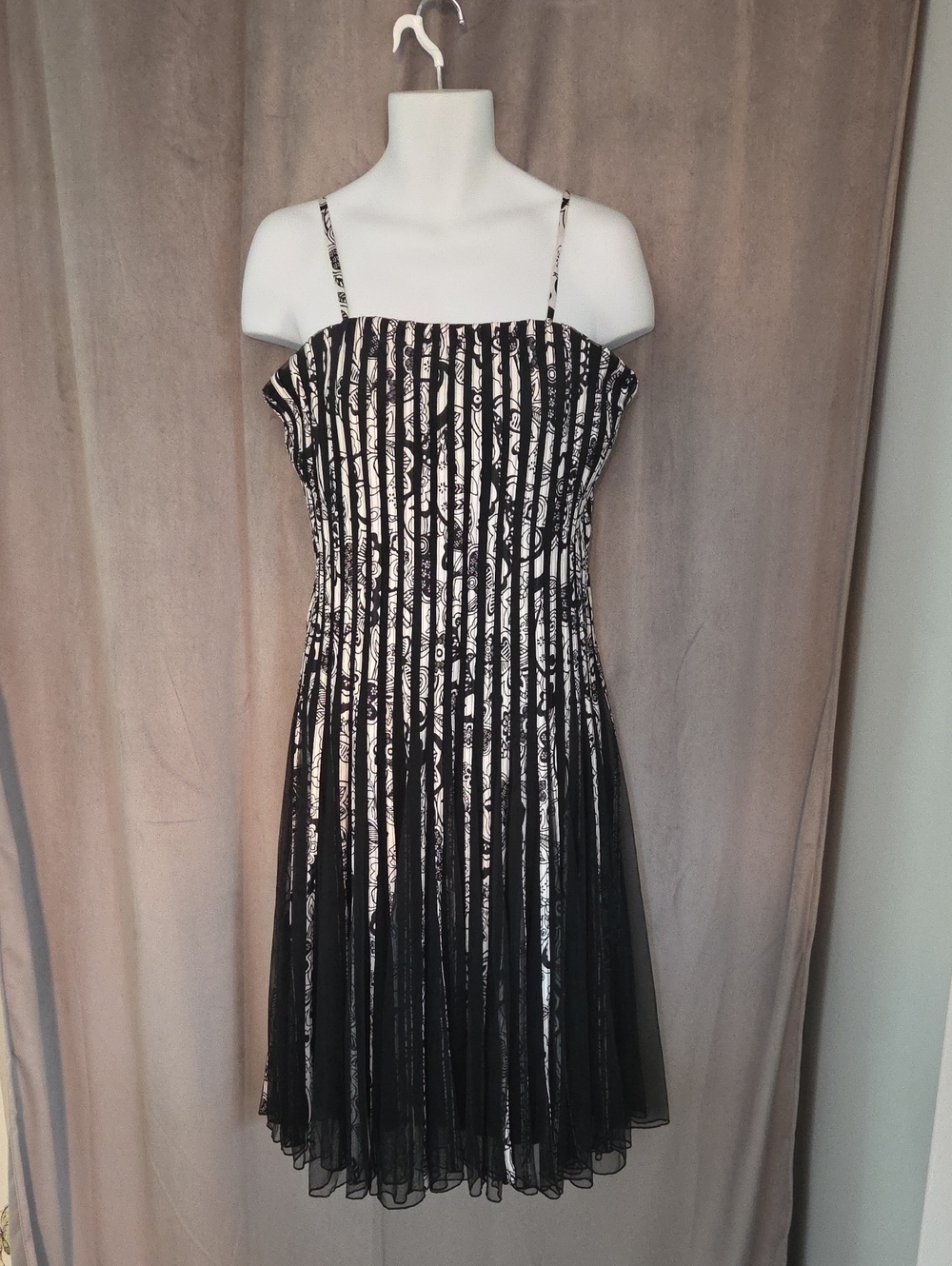 Cartise Size 16 (fits Smaller) Black and White Striped Floral Midi Dress